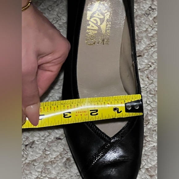 Salvatore Ferragamo Leather Heels Black Pumps Size 9 Minimalist Almond Toe Shoes - Picture 10 of 11